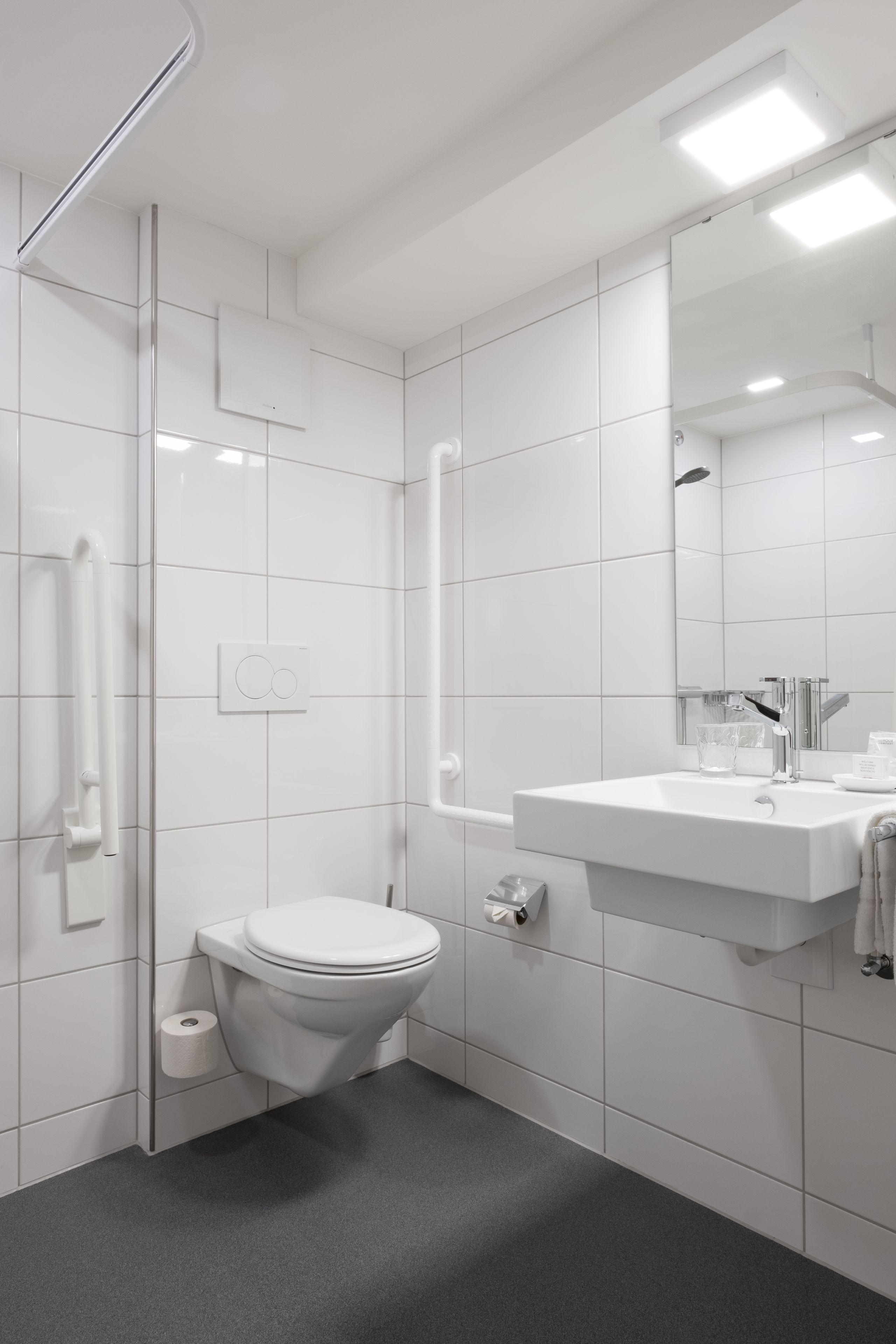 superior double or twin room (hauptgebäude) | bathroom | hair dryer, towels, soap, shampoo