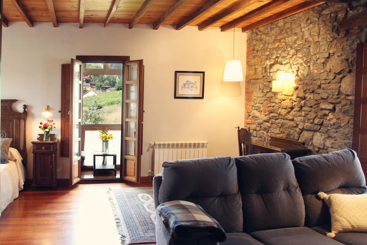 Suite, Balcony, Valley View | Desk, soundproofing, free WiFi, bed sheets