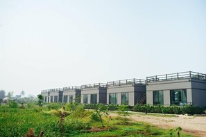 المنشأة من الخارج