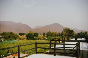 المنطقة المحيطة بالمنشأة