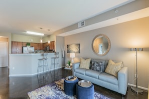 Apartment, 1 Bedroom, Non Smoking, Kitchen | Living room | Flat-screen TV