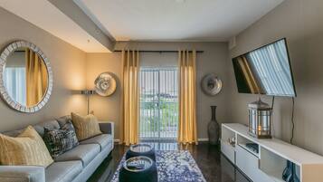 Apartment, 1 Bedroom, Non Smoking, Kitchen | Living room | Flat-screen TV