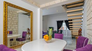 Maisonette, Meerblick | Essbereich im Zimmer