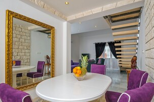 Appartement Duplex, vue mer | Restauration dans la chambre