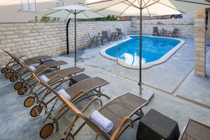 Sæsonbestemt udendørs pool