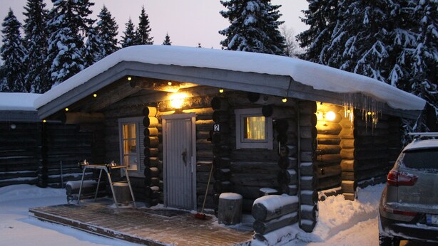 Front of property – evening/night - RukaTupa Cottages (Kuusamo)
