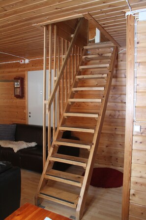 Chalé família, cozinha | Área de estar | TV de tela plana