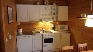 Family Chalet, Kitchen | Private kitchenette | Microwave, stovetop, coffee/tea maker, cookware/dishes/utensils