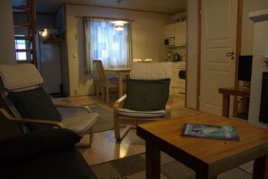 Family Chalet, 1 Bedroom, Sauna (B) | Living area | Flat-screen TV, fireplace - RukaTupa Aamuaurinko Chalets (Kuusamo)