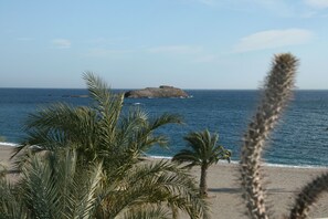 Suite, terraza, vistas al mar | Vistas desde la habitación