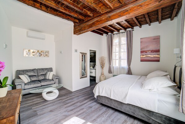 Comfort Suite, Private Bathroom, City View - Le Limas (Avignon)