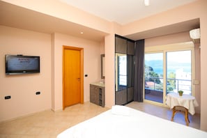 Triple Room, Balcony | 1 bedroom, Frette Italian sheets, premium bedding, memory foam beds