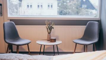 Basic-Doppel- oder -Zweibettzimmer | Wohnbereich