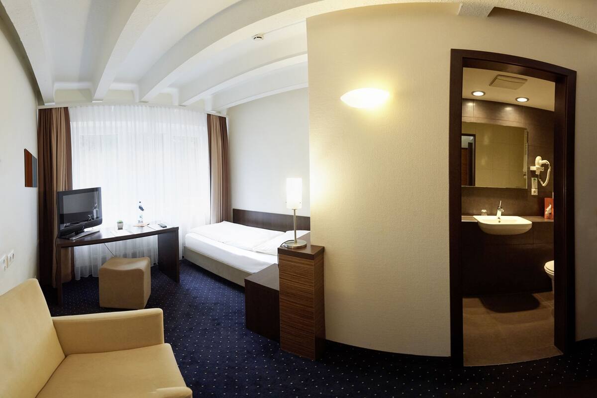 single room | in-room safe, desk, blackout curtains, soundproofing