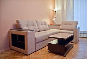 อพาร์ทเมนท์ (3 Pereulok Antonenko) | ห้องนั่งเล่น | ทีวีจอแบน