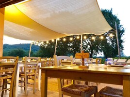 Aperto a cena, cucina italiana, con vista sul giardino 
