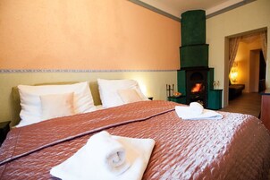 Ropa de cama de alta calidad, minibar, escritorio y cunas 
