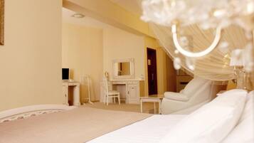 Brankas, setrika/meja setrika, Wi-Fi gratis, dan seprai linen