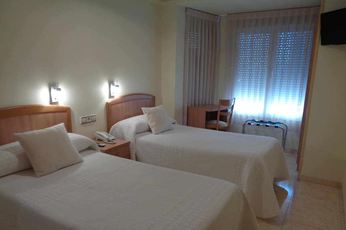 Kamer, 1 twee- of 2 eenpersoonsbedden | Een kluis op de kamer, gratis wifi, beddengoed