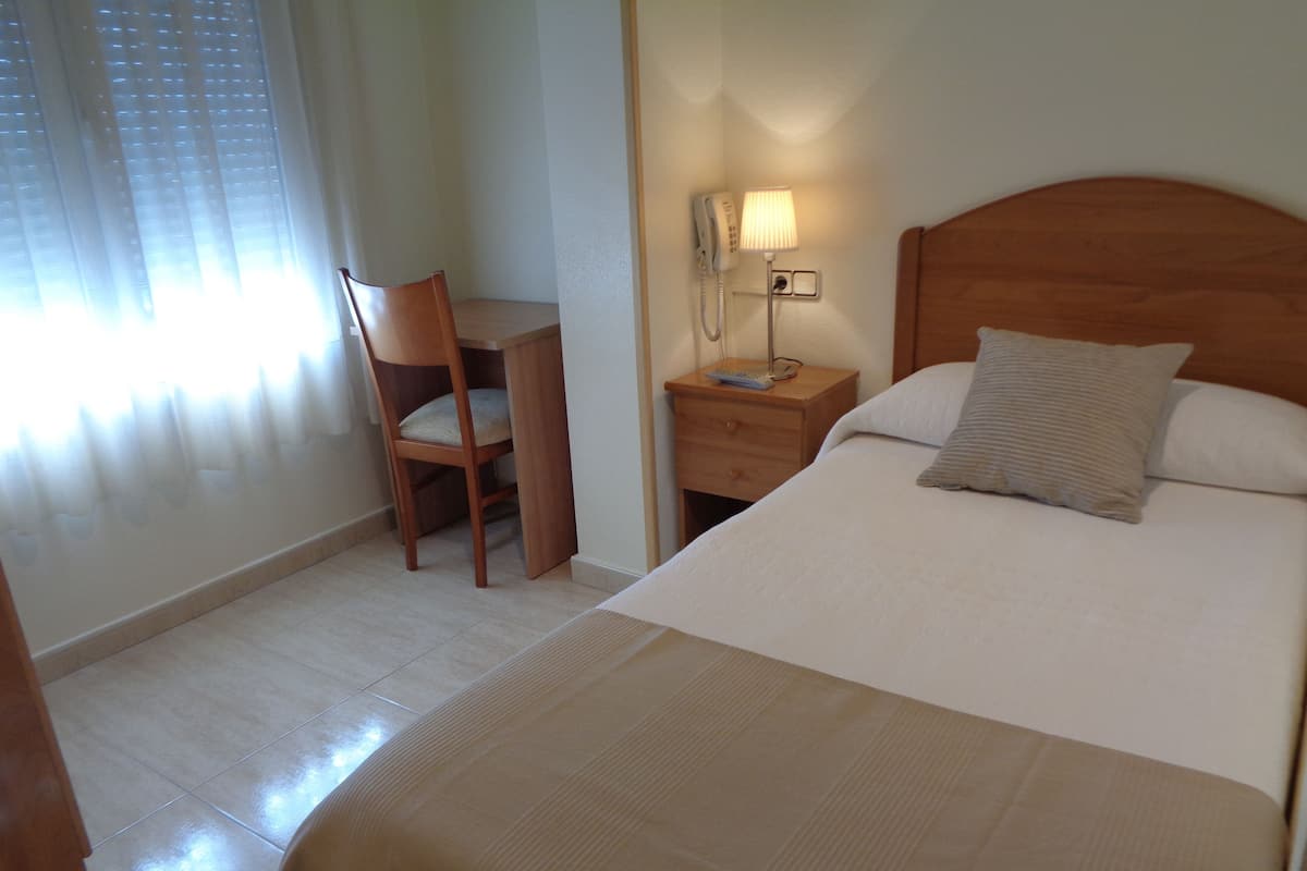Eenpersoonskamer | Een kluis op de kamer, gratis wifi, beddengoed