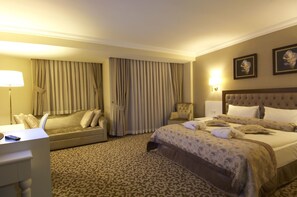 Superior Room | Minibar, in-room safe, desk, soundproofing