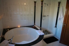 Suite, Garden View (Zineb) | Bathroom shower - Dar Tahra (Casablanca)