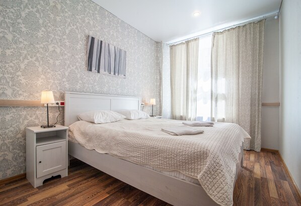 Iron/ironing board, free WiFi, bed sheets