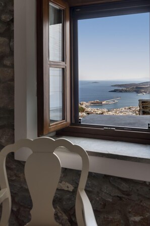 Deluxe Room with Balcony and Sea View | Premium bedding, desk, soundproofing, free WiFi - Wind Tales (Syros)