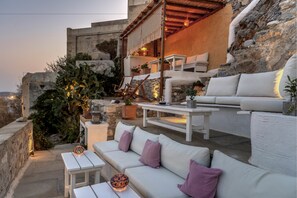 Exterior detail - Wind Tales (Syros)