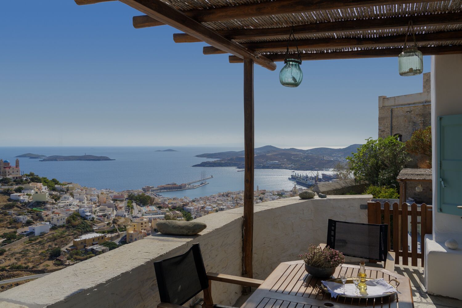 Deluxe Room with Balcony and Sea View | Teras/patio