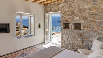 Executive Room with Balcony and Sea View | Premium bedding, desk, soundproofing, free WiFi