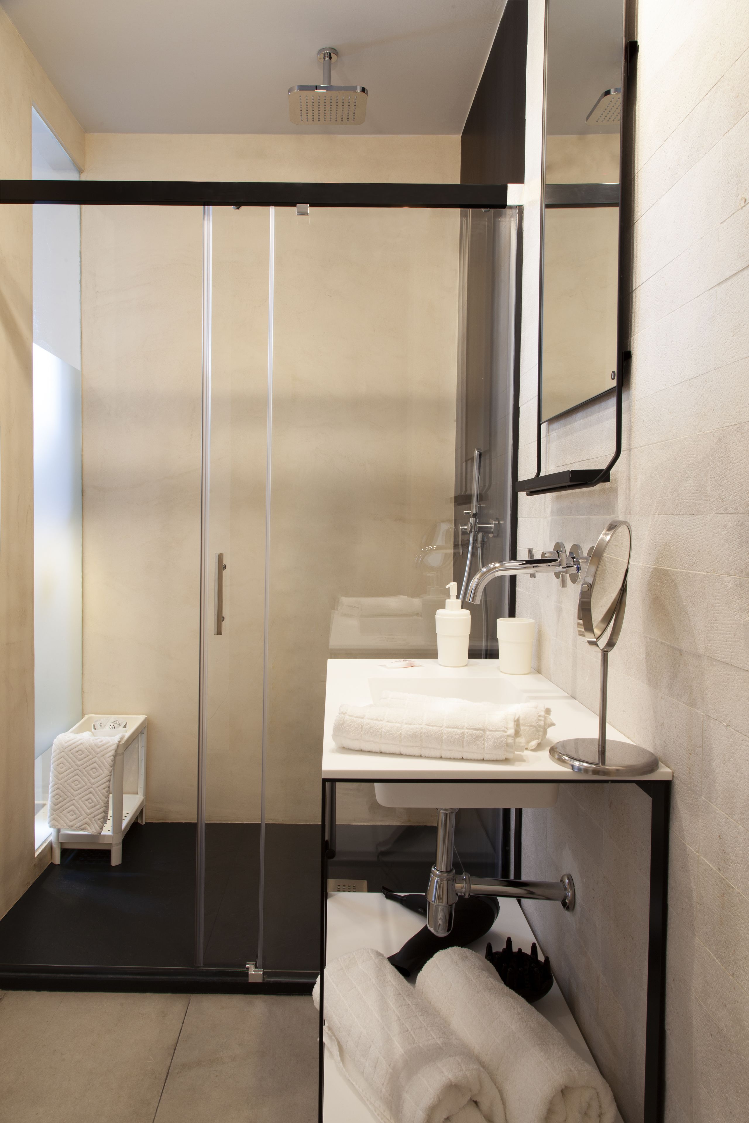 Habitación Deluxe doble, baño privado, planta baja | Ducha del cuarto de baño