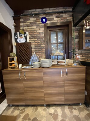 含每日吃到飽早餐