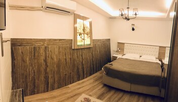 Economy Room, No Windows | Hypo-allergenic bedding, memory foam beds, minibar, desk