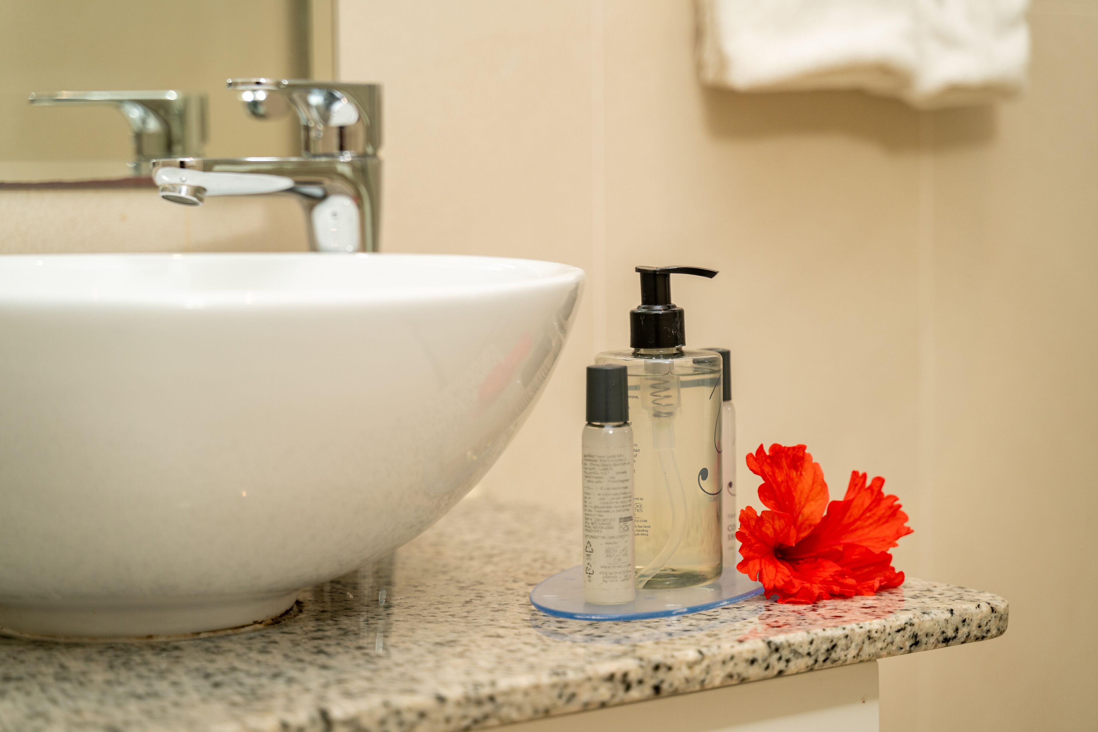 standard twin room | minibar, in-room safe, desk, free wifi