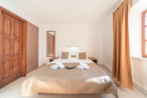 Estudio, vista al mar | Ropa de cama de alta calidad y edredón 