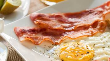 Esmorzar diari d'estil bufet gratuït