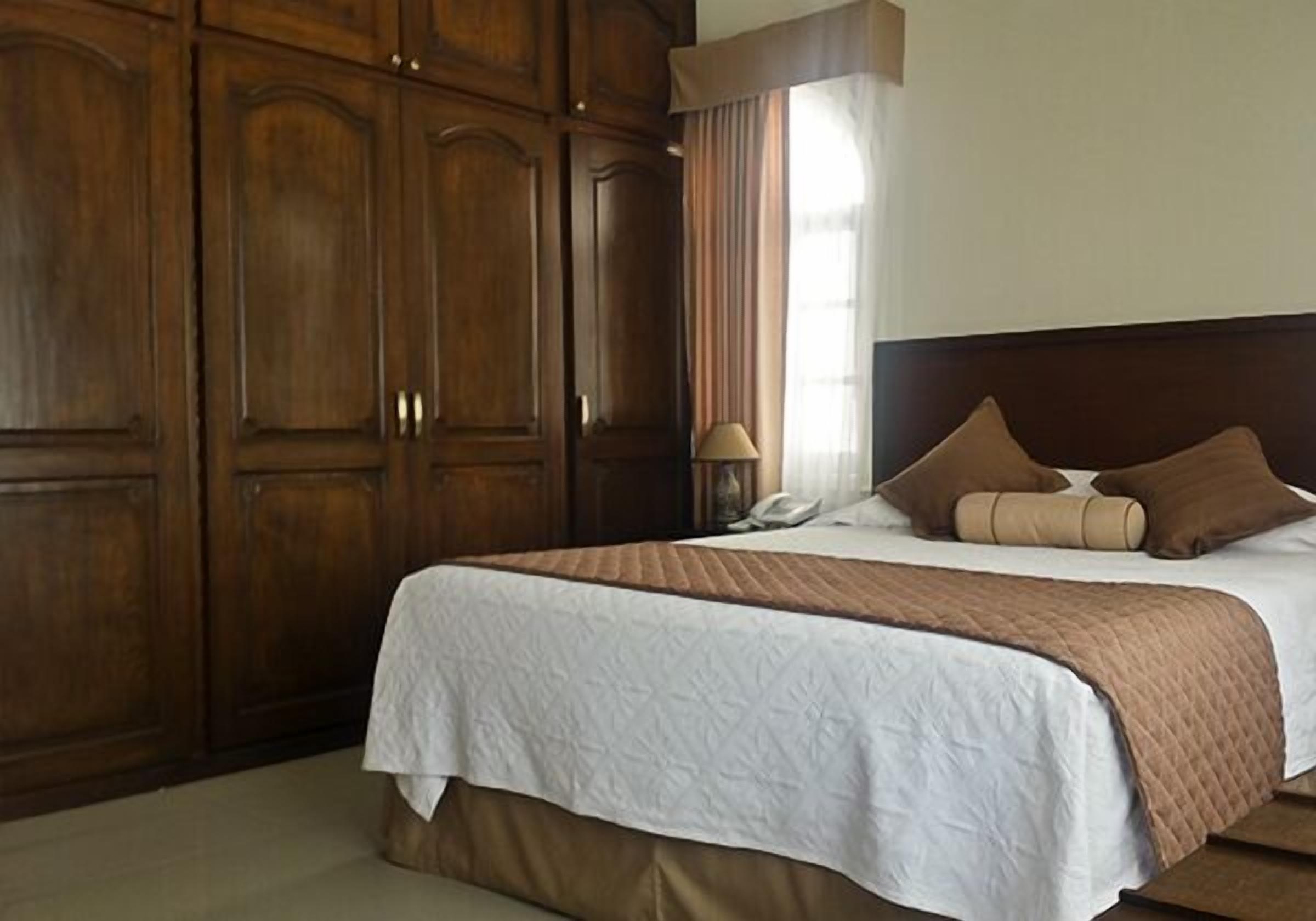 minibar, in-room safe, desk, laptop workspace