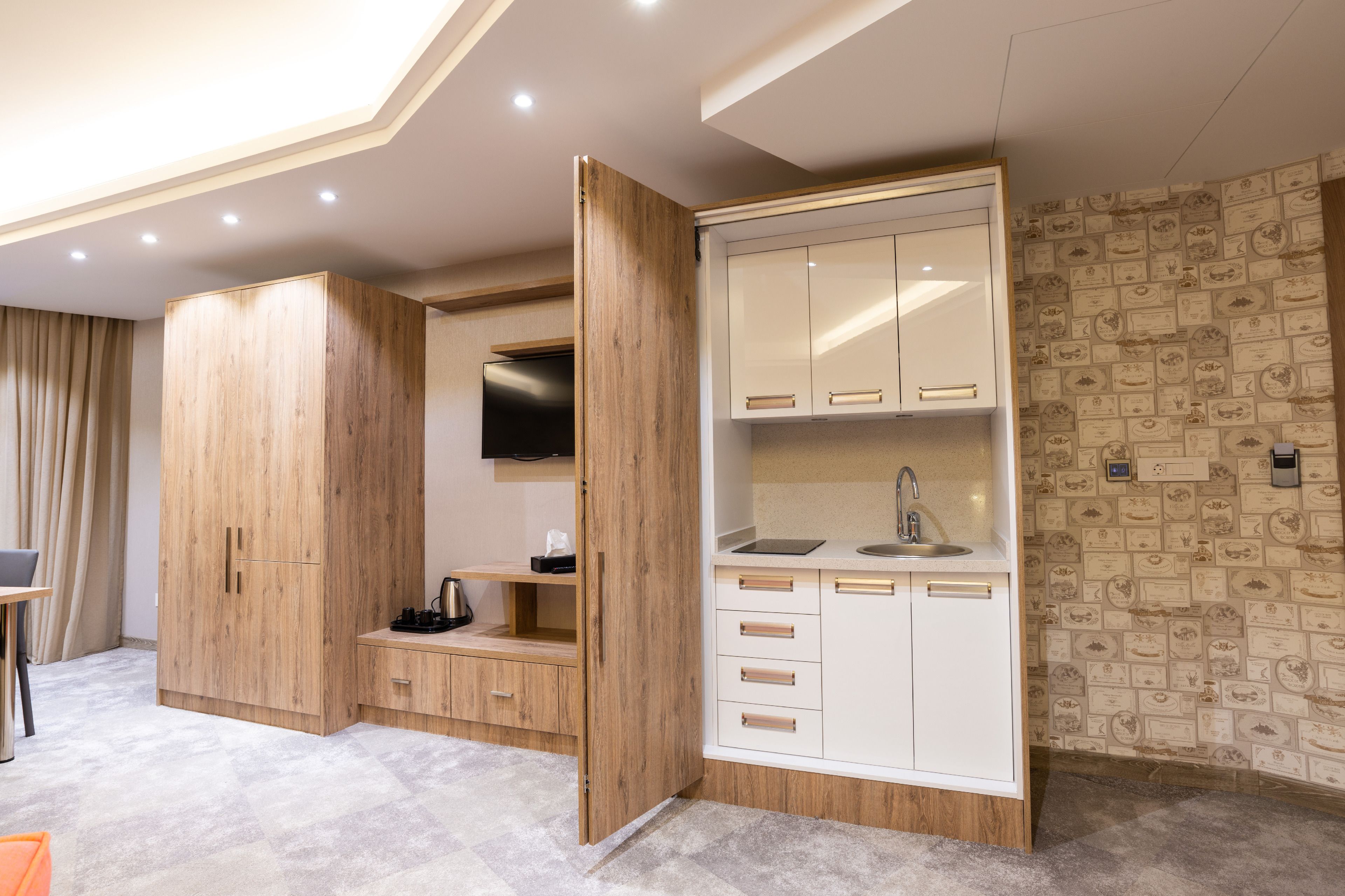 presidential suite, 1 bedroom, ocean view | private kitchenette | electric kettle