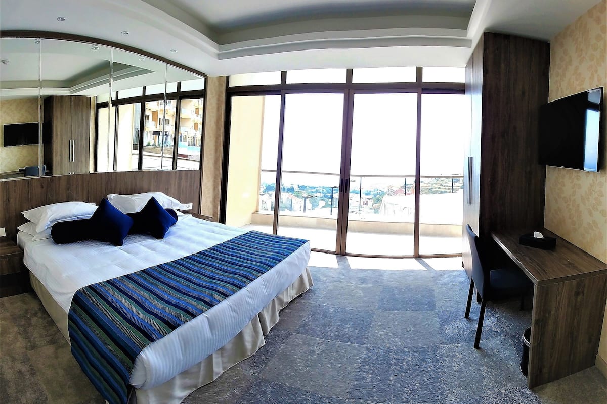 presidential suite, 1 bedroom, ocean view | 1 bedroom, minibar, in-room safe, desk