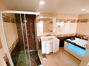 Presidential Suite, 1 Bedroom, Ocean View | Jetted tub - Maximus Hotel Byblos (Blat)