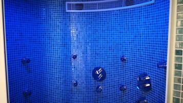 Sauna, steam room