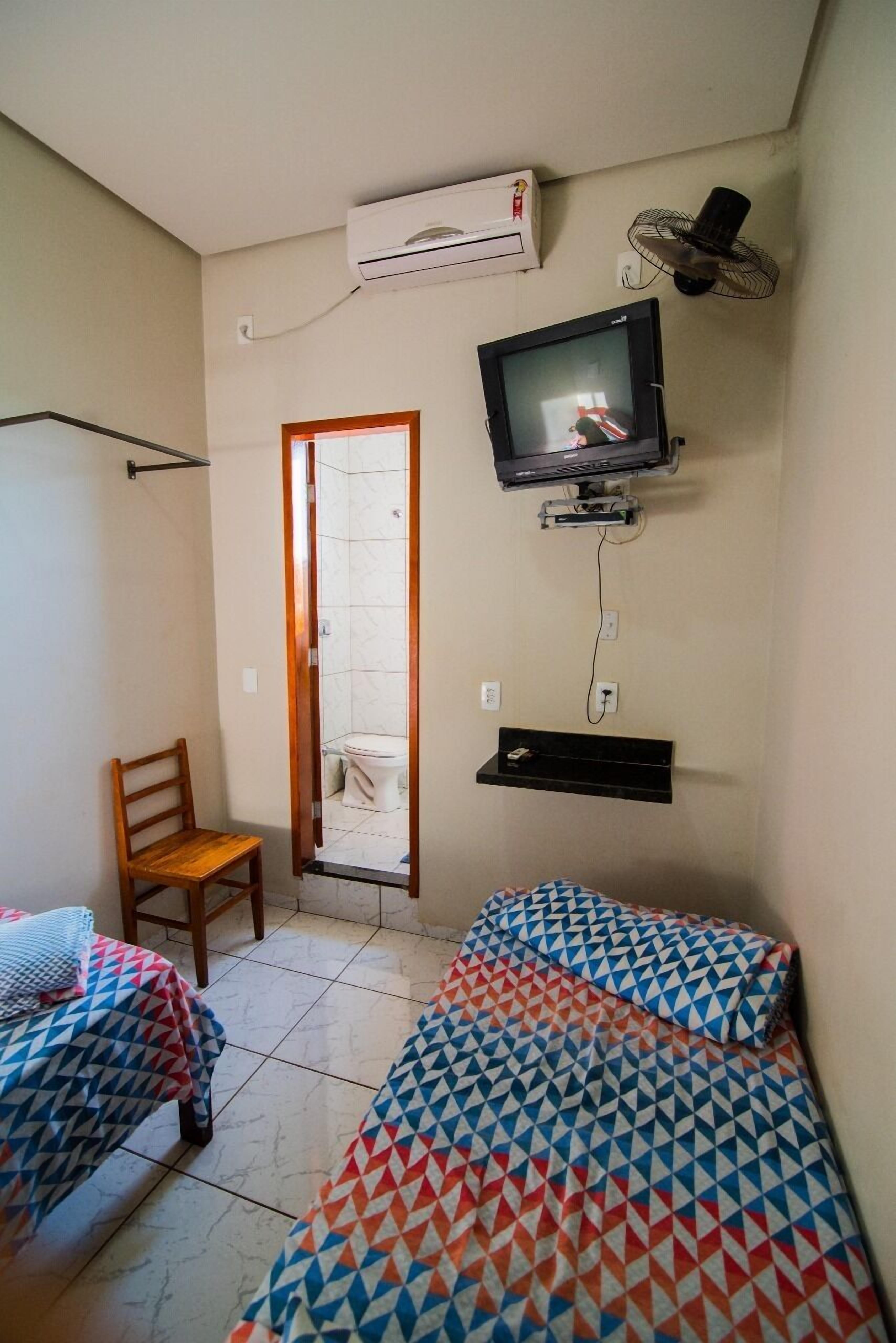 Quarto casal econômico, 2 camas de solteiro | Frigobar, Wi-Fi de cortesia, roupa de cama