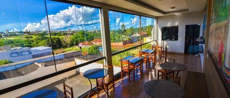 Free daily buffet breakfast