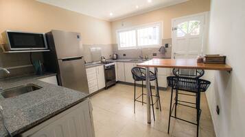 Peti sejuk, ketuhar gelombang mikro, ketuhar, dapur