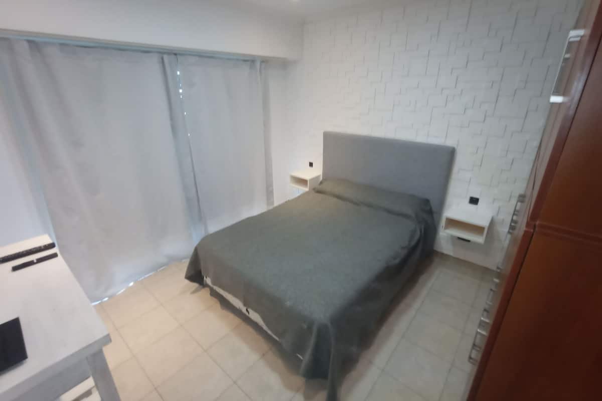 2 habitaciones, cubrecamas, colchones con pillow-top y escritorio