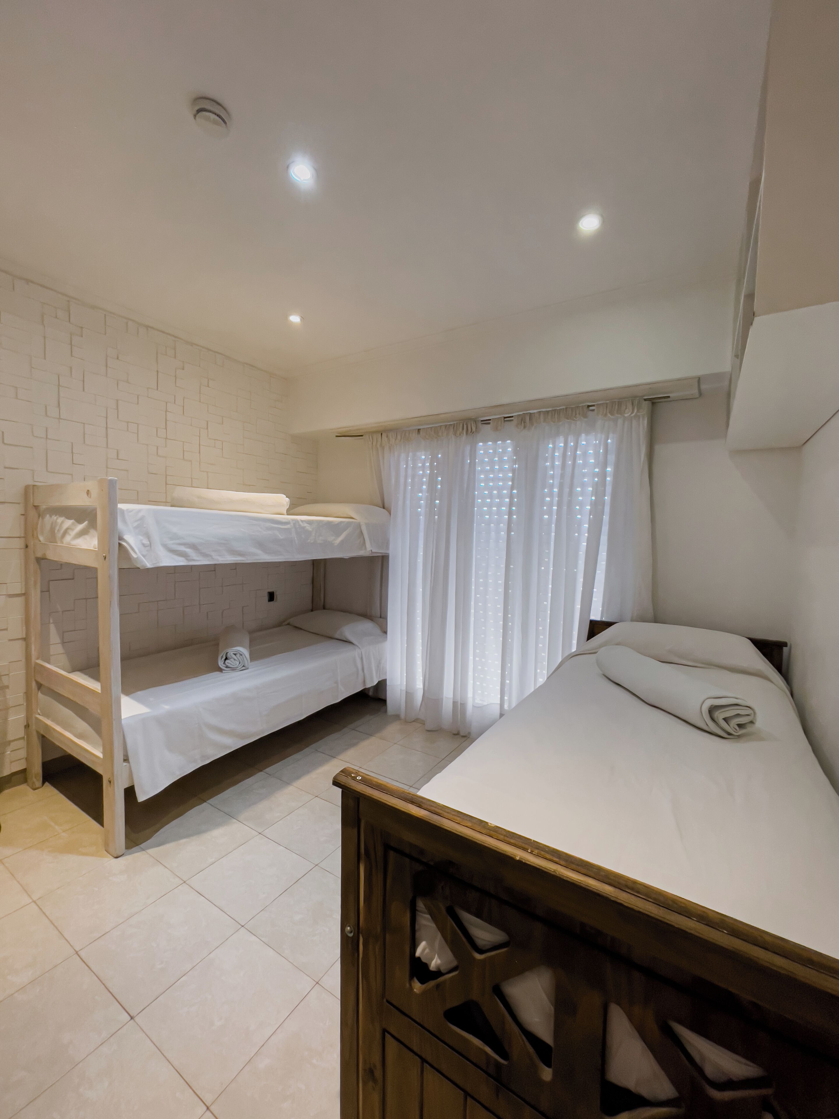 2 chambres, couette en duvet d'oie, surmatelas, bureau