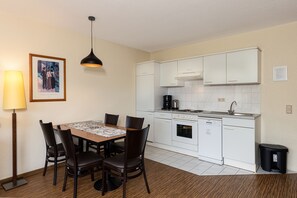 Family Condo, 2 Bedrooms, Non Smoking, Balcony | Private kitchen | Fridge, oven, stovetop, dishwasher - Boddenhof Stedar  (Buschvitz)