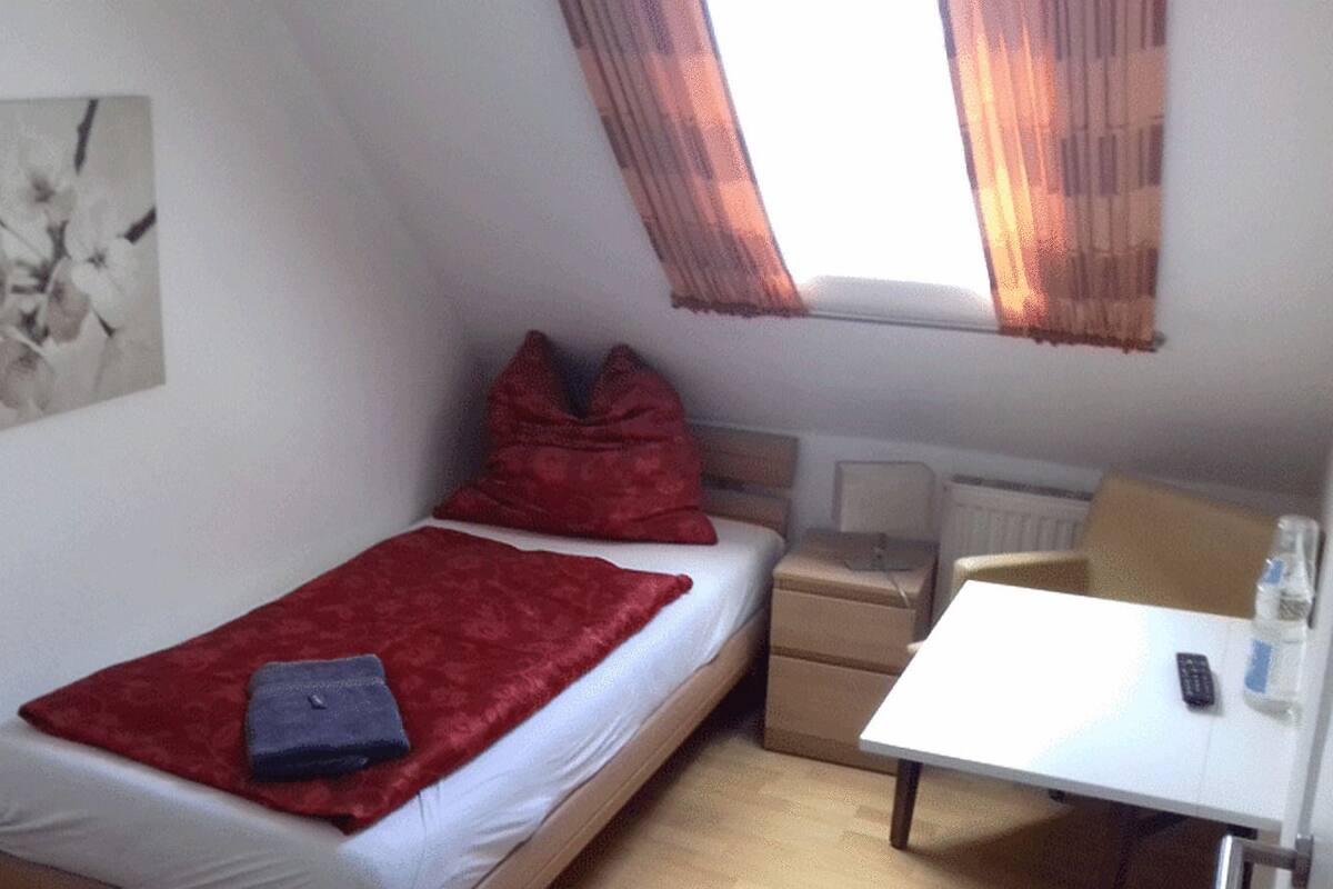 Rollaway beds, free WiFi, bed sheets