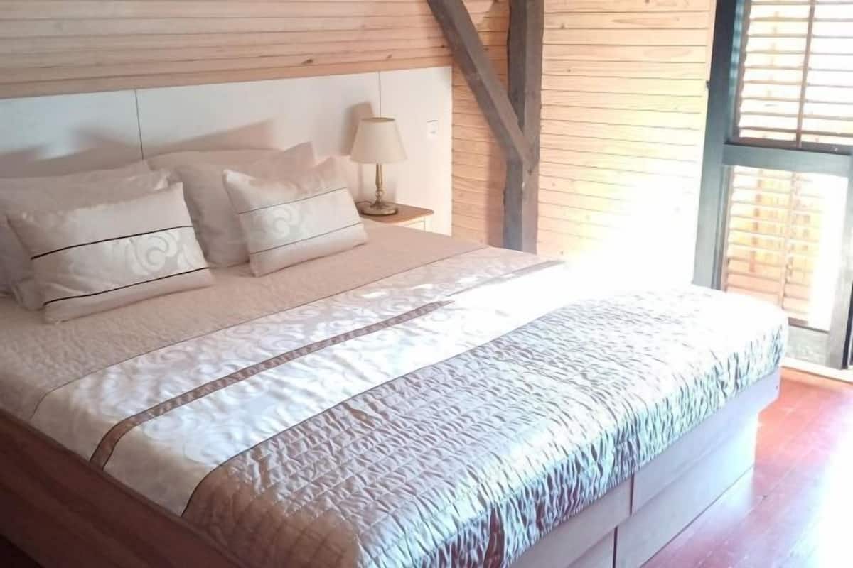 1 dormitorio, minibar, caja fuerte y sistema de insonorización
